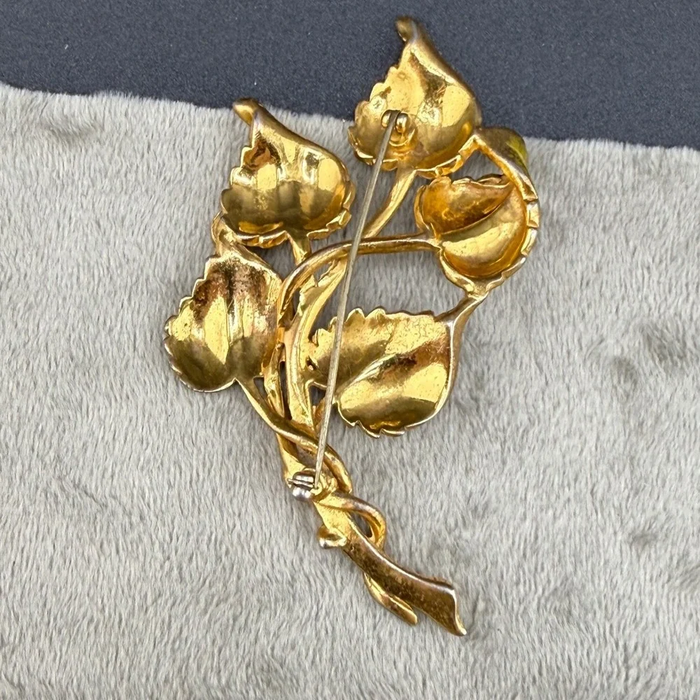 Vintage Unsigned Derosa Brooch‎ Gold Tone Enamel Leaf Nature Vine